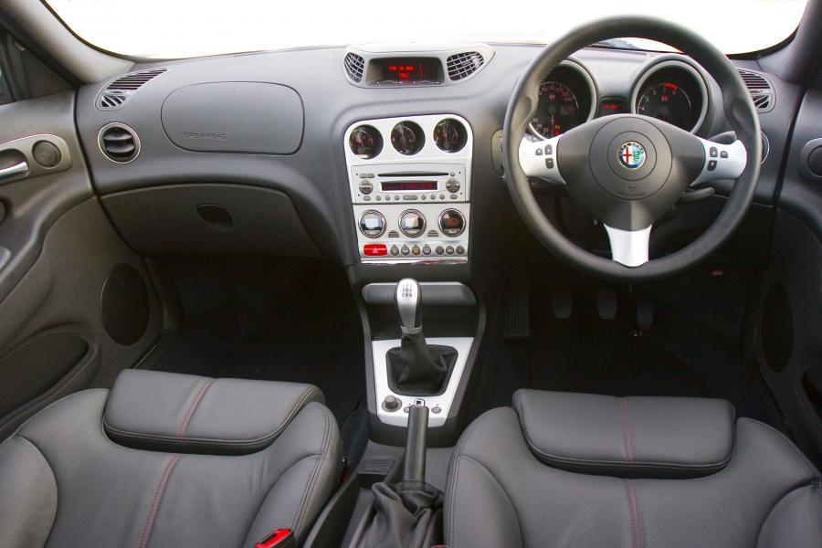Торпедо Alfa Romeo 156 TI 2004 года  (ZA) (фото 19 из 28)
